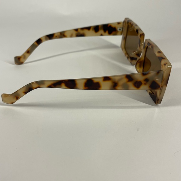 Leopard Pattern Rectangular Sunglasses - Picture 5 of 5